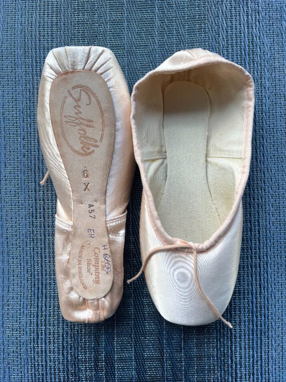 Suffolk Pointe Shoes 6X NWT NEVER WORN